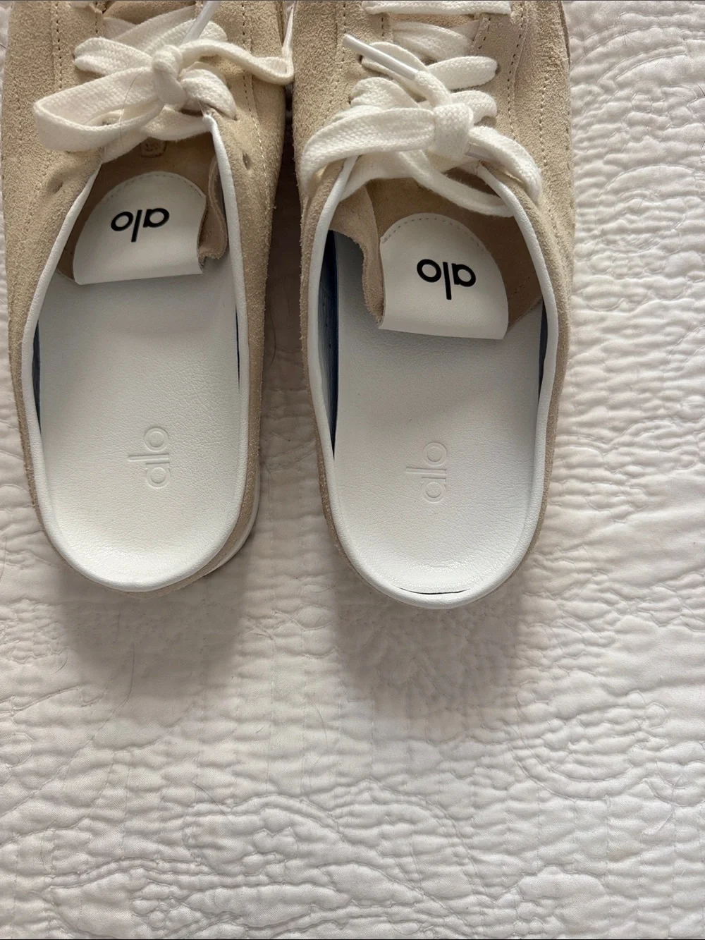 ALO Yoga alo beige